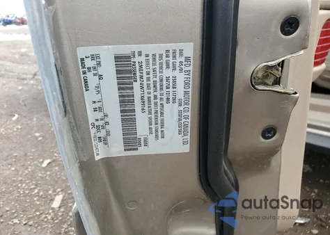 2001 Mercury Grand Marquis Gs z USA, uszkodzony, nr VIN 2MEFM74W71X699165